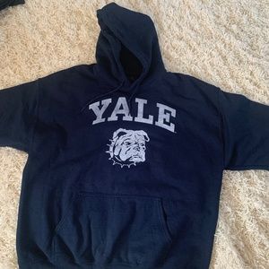 YALE university hoodie .men L